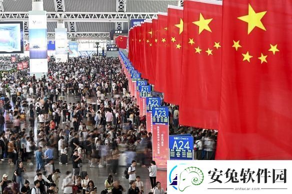 破纪录！国庆黄金周铁路累计发送旅客达1.77亿人次